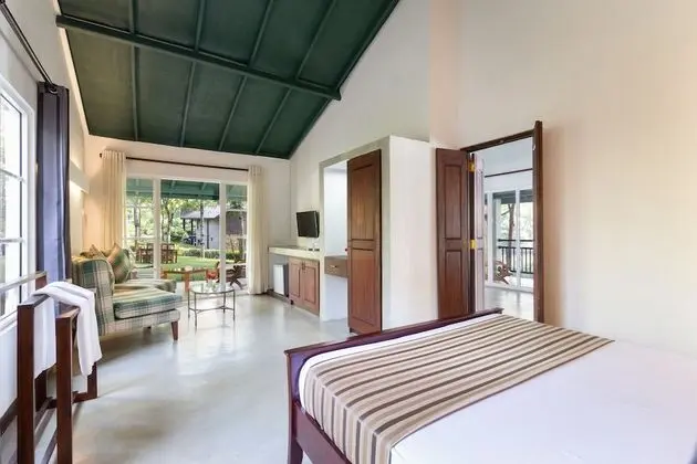 Two-Bedroom Bungalow with Lake View