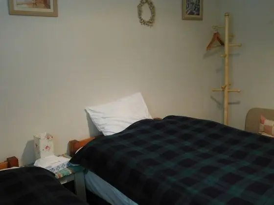 İki Ayrı Yataklı Oda, Ortak Banyo