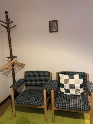 İki Ayrı Yataklı Oda, Ortak Banyo
