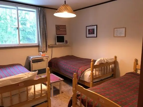 Üç Kişilik Oda, Ortak Banyo