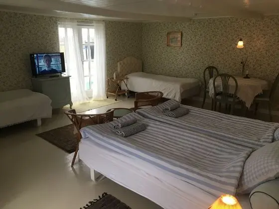 Dört Kişilik Oda, Ortak Banyo, Havuz Kenarı (Værelse 1)