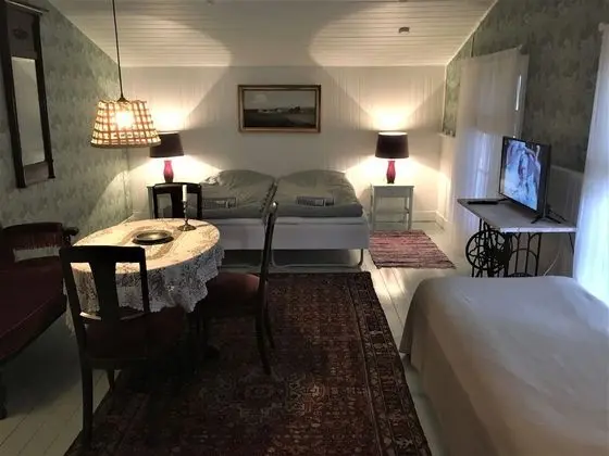 Üç Kişilik Oda, Ortak Banyo (Værelse 2)