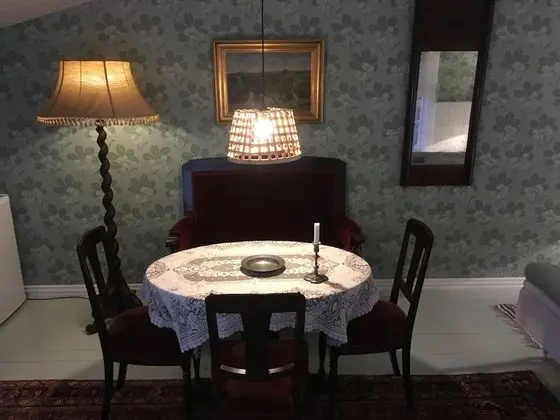 Üç Kişilik Oda, Ortak Banyo (Værelse 2)