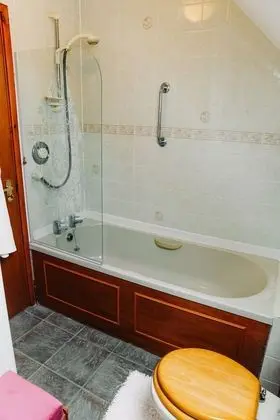 Standard Tek Büyük veya İki Ayrı Yataklı Oda, Banyolu/Duşlu (Room 2)