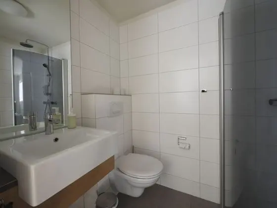 Tek Büyük Yataklı Oda, Ortak Banyo