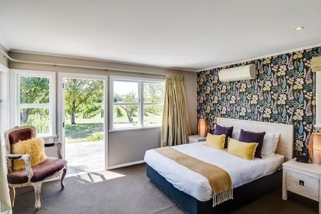 Ev, Kır Manzaralı (Three Bedroom)