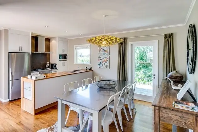 Ev, Kır Manzaralı (Three Bedroom)