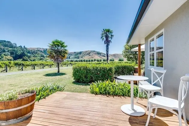 Ev, Kır Manzaralı (Three Bedroom)