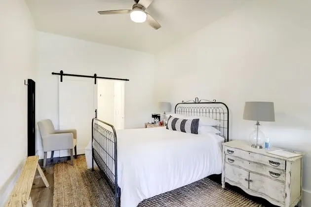 Farmstead Round Top - Room 1