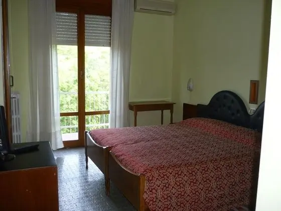 Üç Kişilik Oda, Tepe Manzaralı