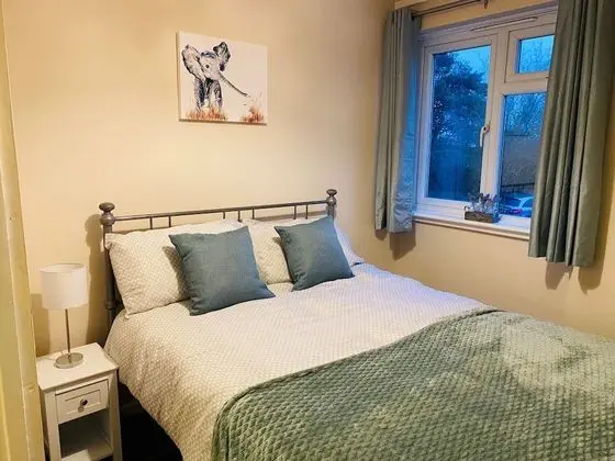 Standard Ev, Özel Banyo (3 Bed Semi)