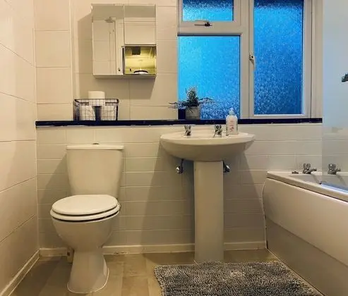 Standard Ev, Özel Banyo (3 Bed Semi)