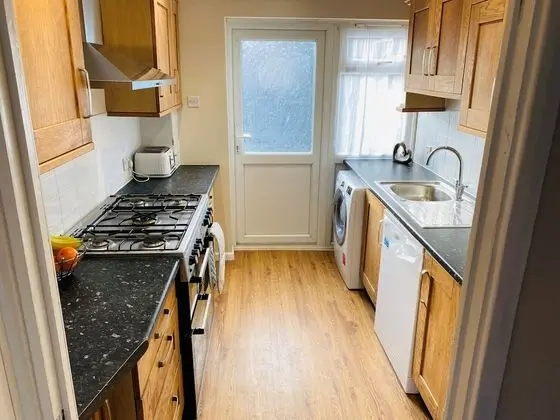 Standard Ev, Özel Banyo (3 Bed Semi)