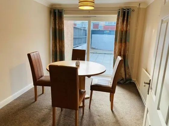 Standard Ev, Özel Banyo (3 Bed Semi)