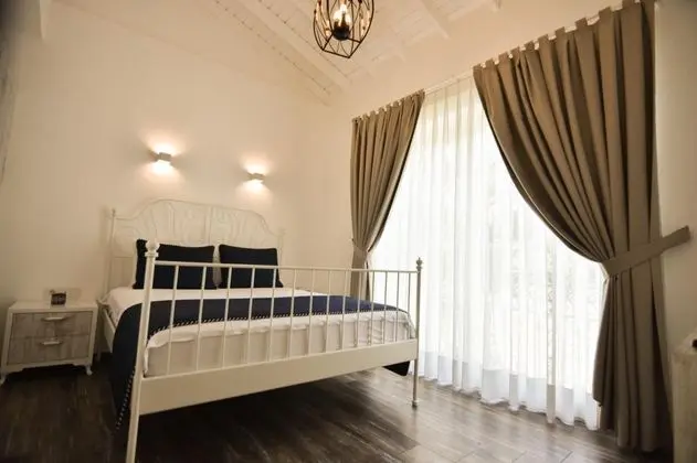 Çift Kişilik, Şehir Manzaralı, 1. Kat