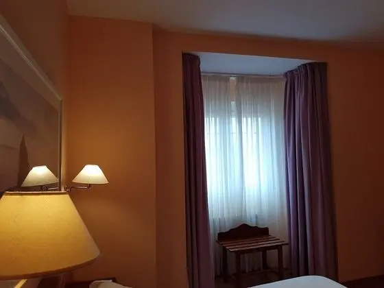 Üç Kişilik Oda