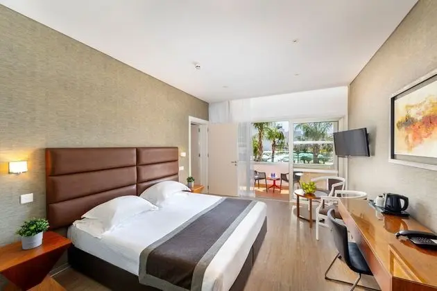 Garden Suite Poolfront 1st floor