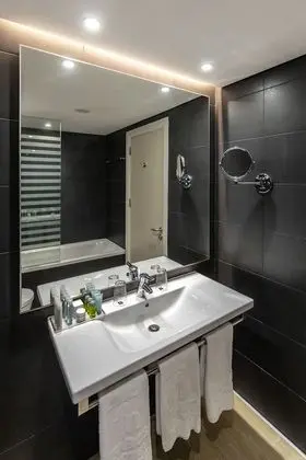 Garden Suite Poolfront 1st floor