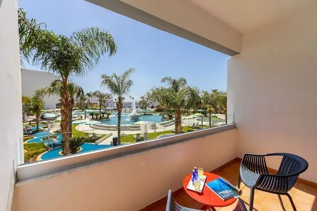 Garden Suite Poolfront 1st floor