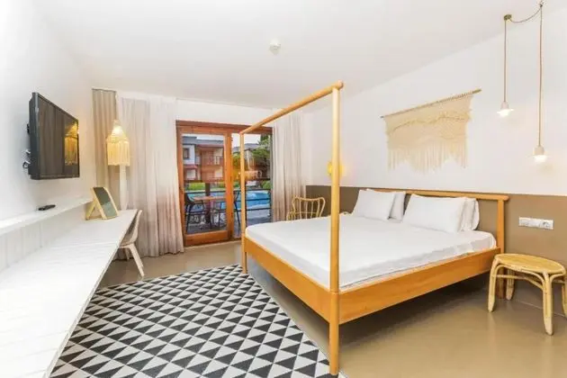 Deluxe Room,Havuz Manzaralı
