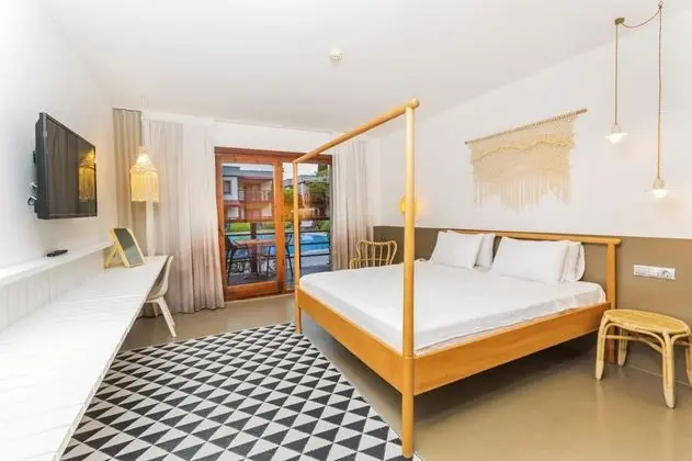 Superior Double Room, Bahçe Manzaralı, Balkonlu