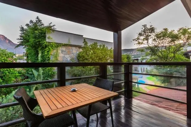 Two Bedroom Deluxe Oda,Havuz veya Bahçe Manzaralı,Balkonlu
