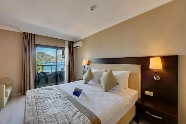 https://images.etstur.com/imgproxy/resize/2560x1440/files/images/hotelImages/etsrooms/518640/Faros_Premium_Beach_Hotel_20250611143304_1.jpg