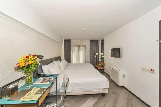 Triple, Şehir Manzaralı