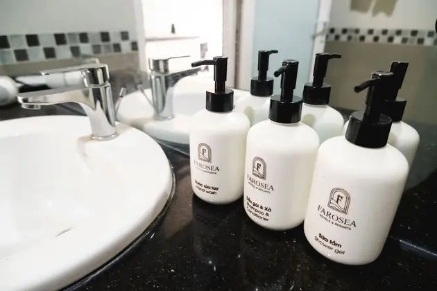 Deluxe Tek Büyük Yataklı Oda, Kısmi Deniz Manzaralı