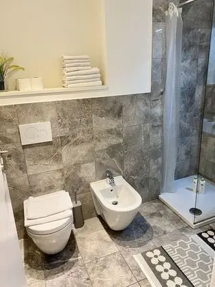 Design Apart Daire, 1 Büyük (Queen) Boy Yatak ve Çekyat, Sigara İçilmez, Avlu Manzaralı