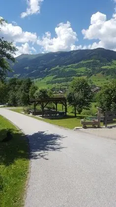 Basic Stüdyo, 1 Büyük (Queen) Boy Yatak, Dağ Manzaralı, Yamaçta