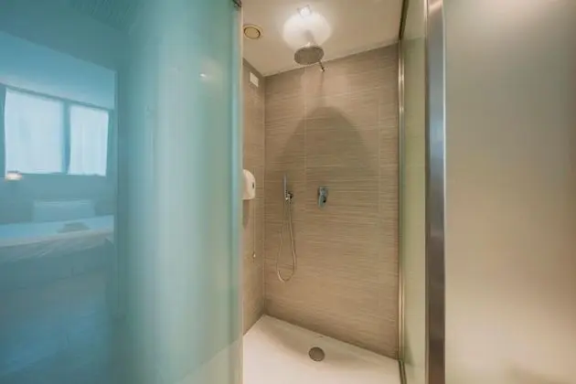 Comfort Tek Büyük veya İki Ayrı Yataklı Oda
