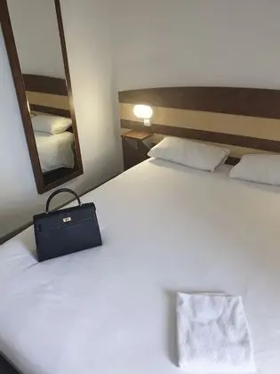 Tek Büyük Yataklı Oda, Ortak Banyo