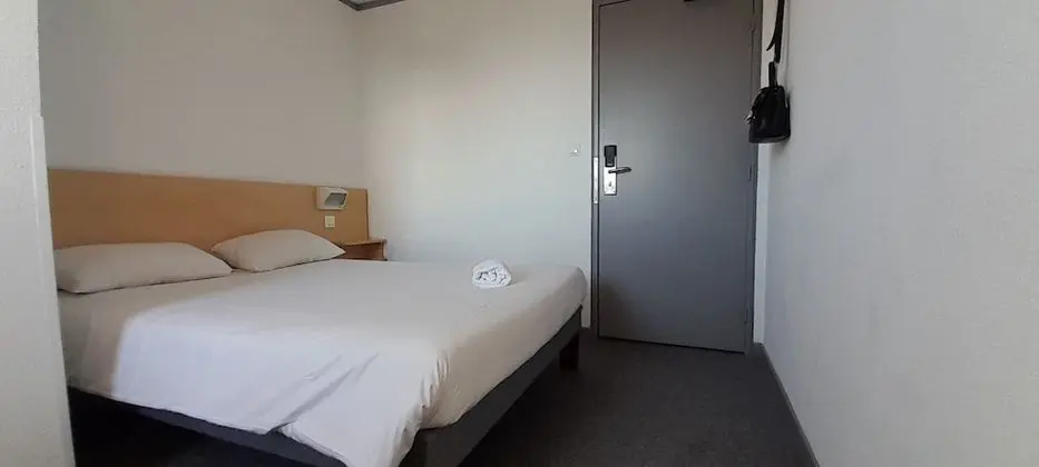 Tek Büyük Yataklı Oda, Ortak Banyo