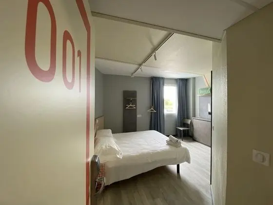 Standard Tek Büyük Yataklı Oda