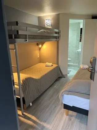Üç Kişilik Oda