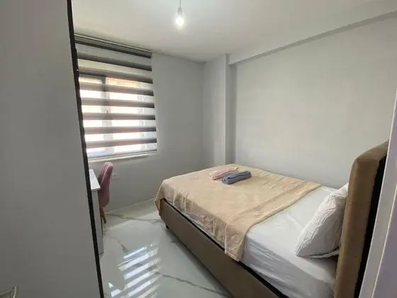Apart 1+1 Oda, Deniz ve Dağ Manzaralı, Yemek Masası