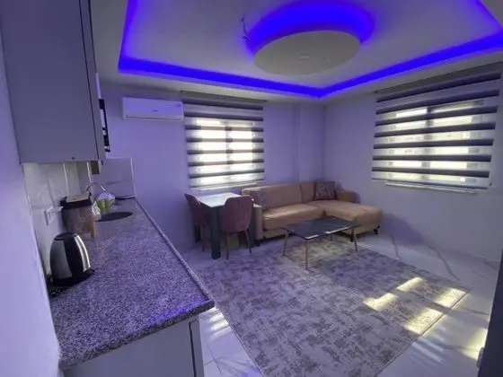 Apart 1+1 Oda, Deniz ve Dağ Manzaralı, Yemek Masası