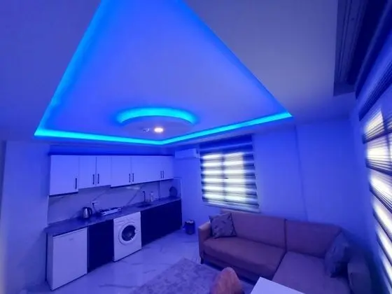 Apart 1+1 Oda, Deniz ve Dağ Manzaralı, Yemek Masası