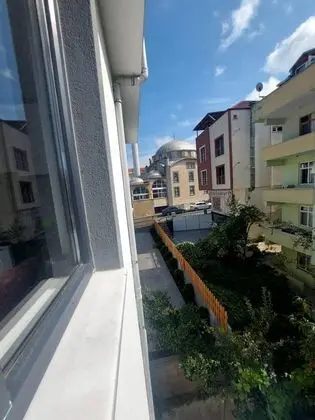 Apart 1+1 Oda, Doğa Manzaralı, Yemek Masası