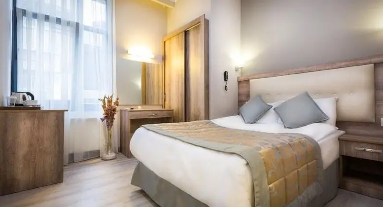 Tek Kişilik, Şehir Manzaralı