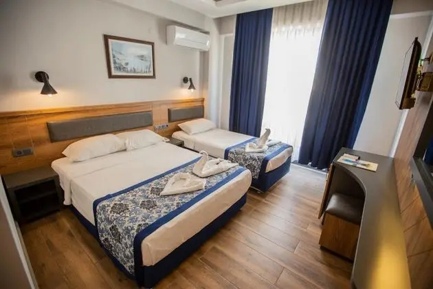 Standart Oda, Kısmı Deniz veya Havuz Manzaralı, Balkonlu
