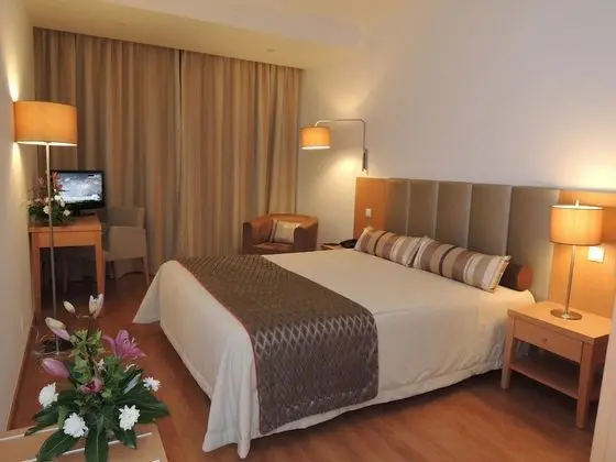 Tek Büyük veya İki Ayrı Yataklı Oda (Sanctuary View)