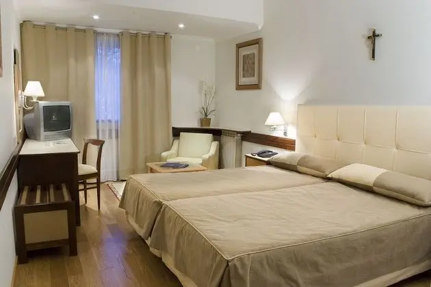 Tek Büyük veya İki Ayrı Yataklı Oda (Sanctuary View)