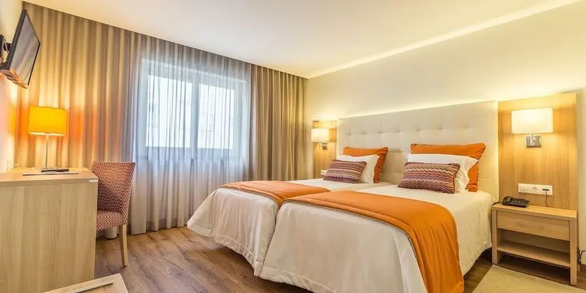 Tek Büyük veya İki Ayrı Yataklı Oda (Sanctuary View)