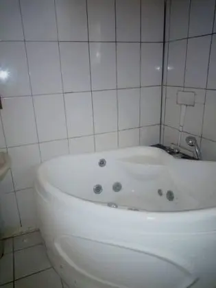 Basic Tek Büyük veya İki Ayrı Yataklı Oda