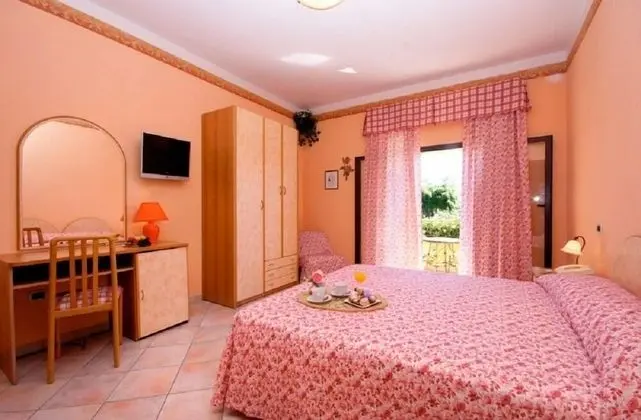 Tek Büyük veya İki Ayrı Yataklı Oda