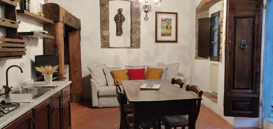 Apart Daire, 3 Yatak Odası, Küçük Mutfak