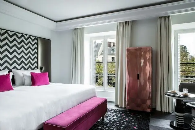 Deluxe Tek Büyük Yataklı Oda