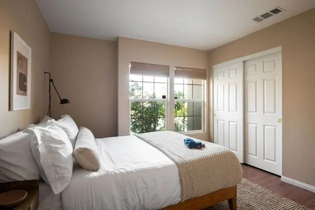 Ev (4 Bedrooms)